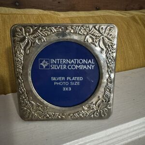 Photo Frame Metal INTERNATIONAL SILVER Co. Silver Plate 3x3 Small Round Opening